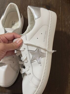Vintage Havana White Sneakers with Silver Star Accent size 9